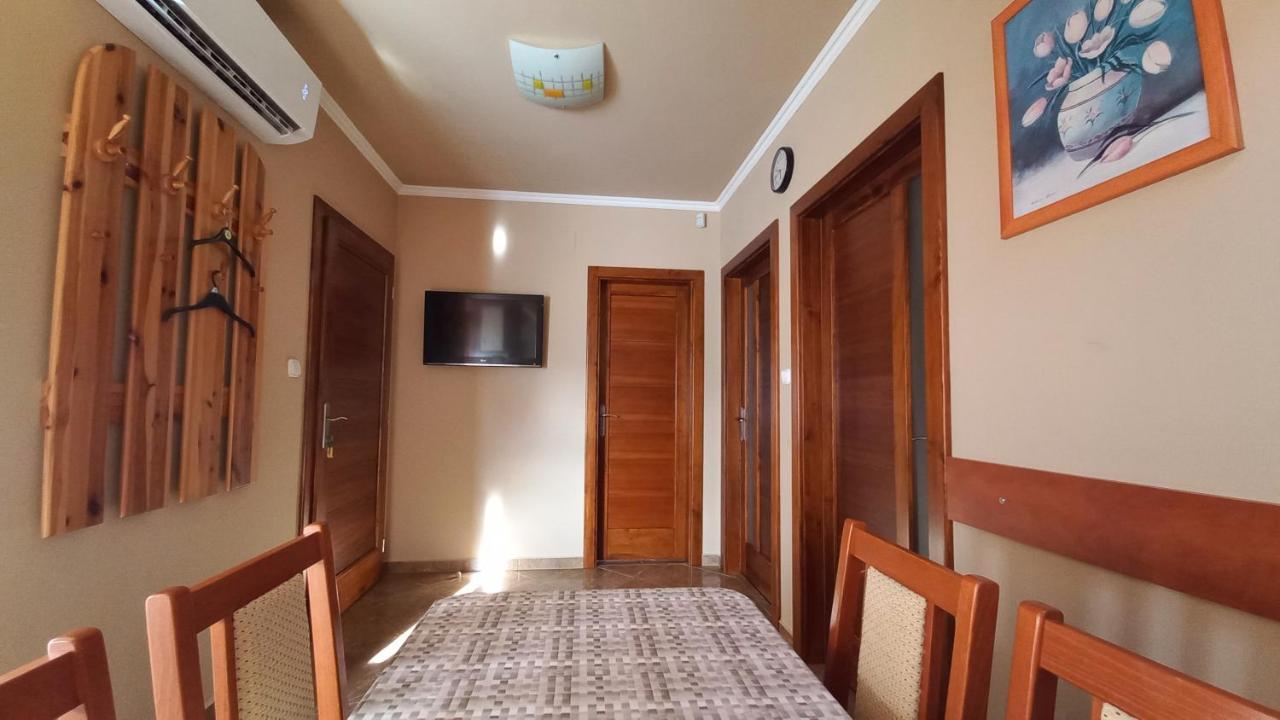 Nefelejcs Fagyizo Es Apartmanhaz Kistolmacs 外观 照片