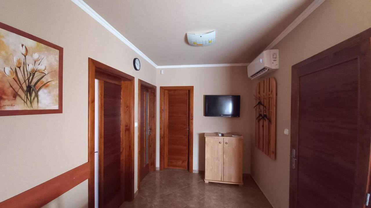 Nefelejcs Fagyizo Es Apartmanhaz Kistolmacs 外观 照片