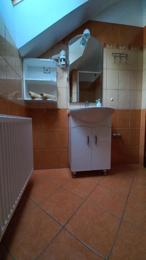 Nefelejcs Fagyizo Es Apartmanhaz Kistolmacs 外观 照片