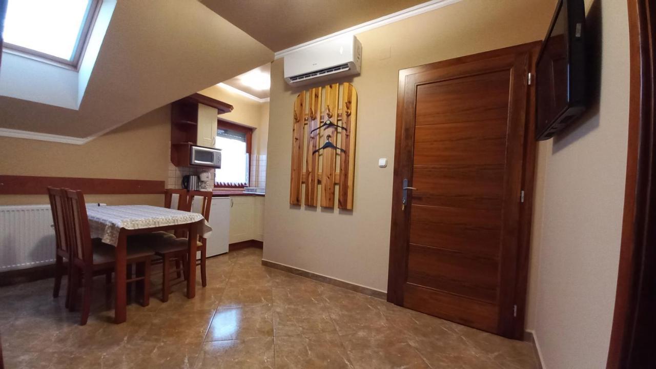 Nefelejcs Fagyizo Es Apartmanhaz Kistolmacs 外观 照片