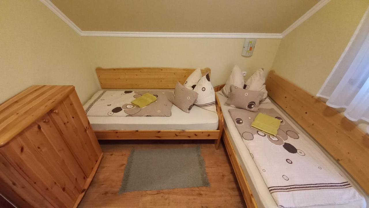 Nefelejcs Fagyizo Es Apartmanhaz Kistolmacs 外观 照片
