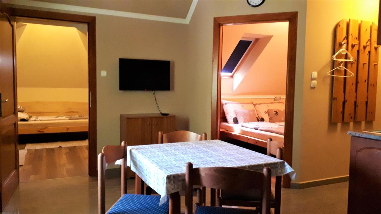 Nefelejcs Fagyizo Es Apartmanhaz Kistolmacs 外观 照片